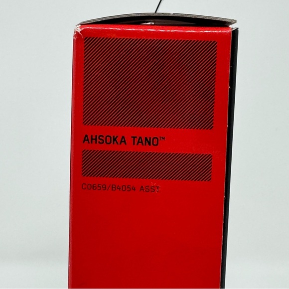 Star Wars The Black Series Ahsoka Tano Action Figure NEW - Picture 6 of 13